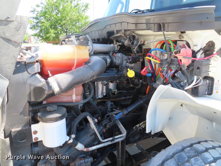 image for item DE3537 2013 International DuraStar 4300 service truck with crane