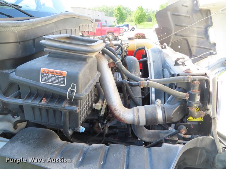 image for item DE3537 2013 International DuraStar 4300 service truck with crane