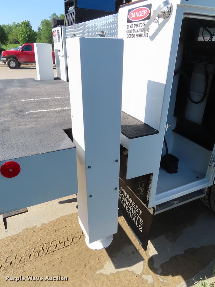 image for item DE3537 2013 International DuraStar 4300 service truck with crane