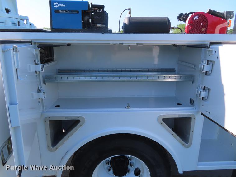 image for item DE3537 2013 International DuraStar 4300 service truck with crane