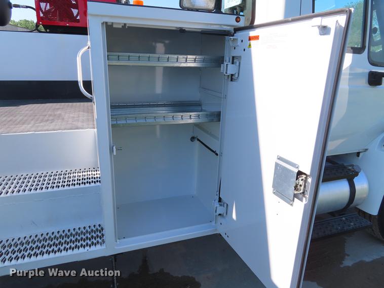 image for item DE3537 2013 International DuraStar 4300 service truck with crane