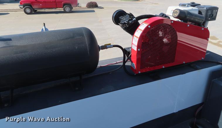 image for item DE3537 2013 International DuraStar 4300 service truck with crane