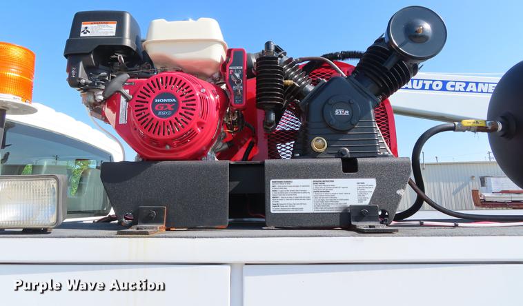 image for item DE3537 2013 International DuraStar 4300 service truck with crane