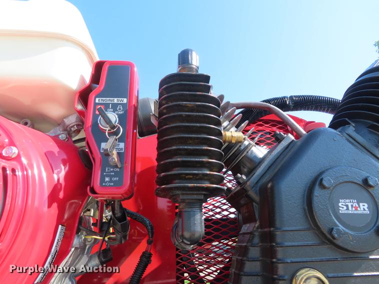 image for item DE3537 2013 International DuraStar 4300 service truck with crane