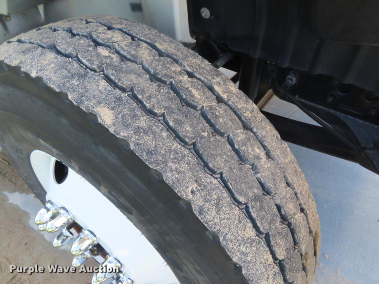 image for item DE3537 2013 International DuraStar 4300 service truck with crane