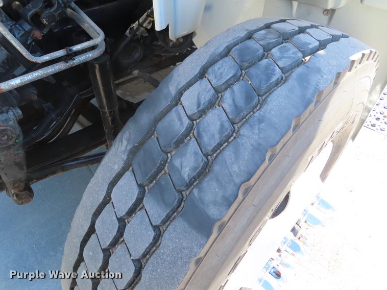 image for item DE3537 2013 International DuraStar 4300 service truck with crane