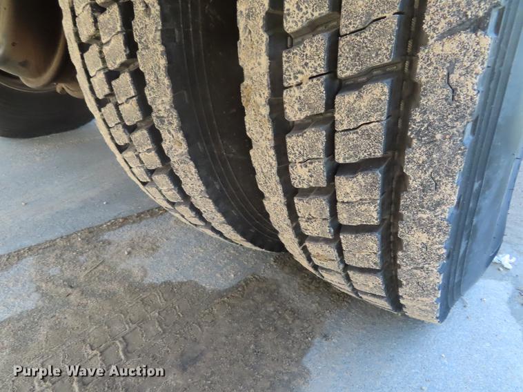 image for item DE3537 2013 International DuraStar 4300 service truck with crane