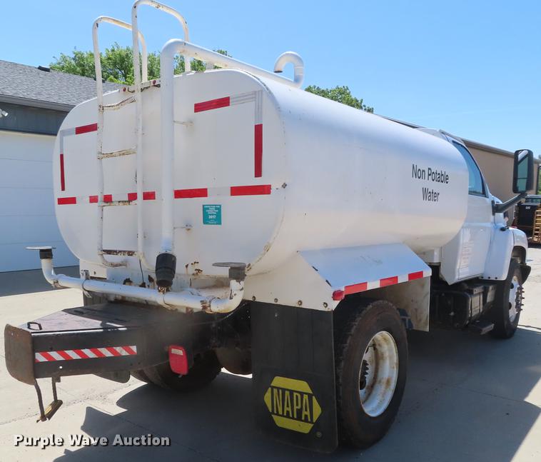 image for item DE3543 2004 Chevrolet C7500 tank truck