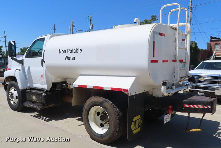 image for item DE3543 2004 Chevrolet C7500 tank truck