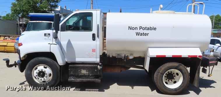 image for item DE3543 2004 Chevrolet C7500 tank truck