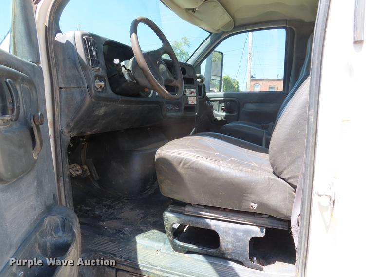 image for item DE3543 2004 Chevrolet C7500 tank truck