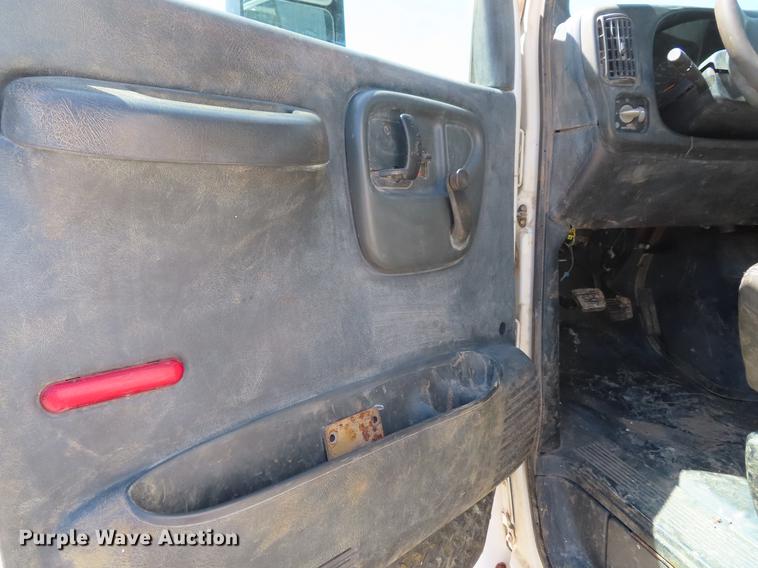 image for item DE3543 2004 Chevrolet C7500 tank truck