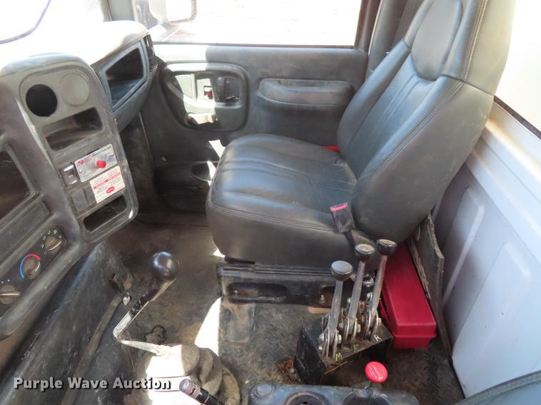 image for item DE3543 2004 Chevrolet C7500 tank truck