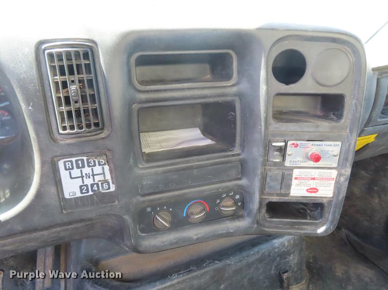 image for item DE3543 2004 Chevrolet C7500 tank truck