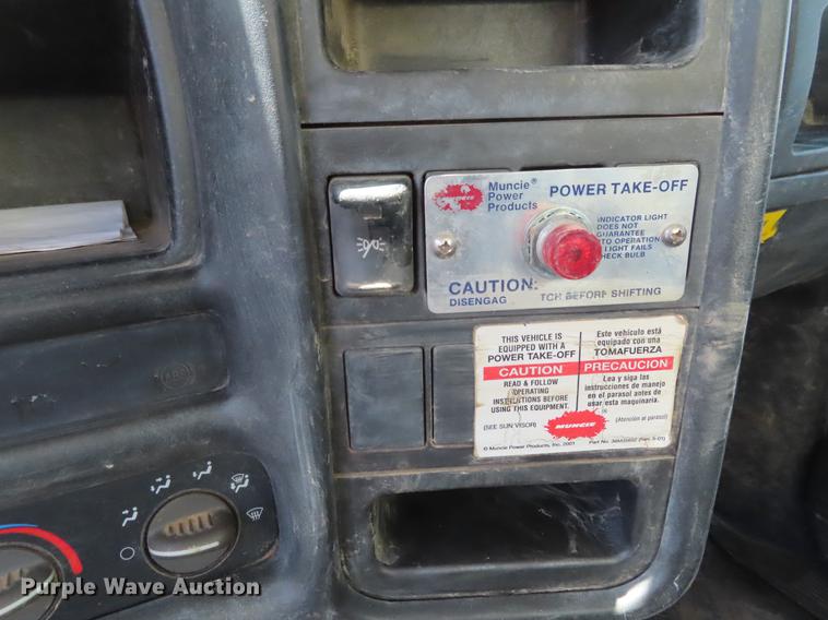 image for item DE3543 2004 Chevrolet C7500 tank truck