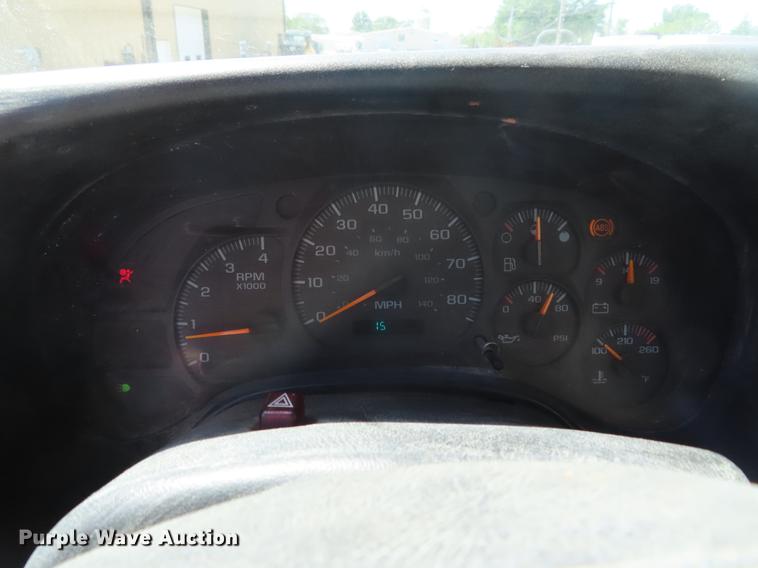 image for item DE3543 2004 Chevrolet C7500 tank truck