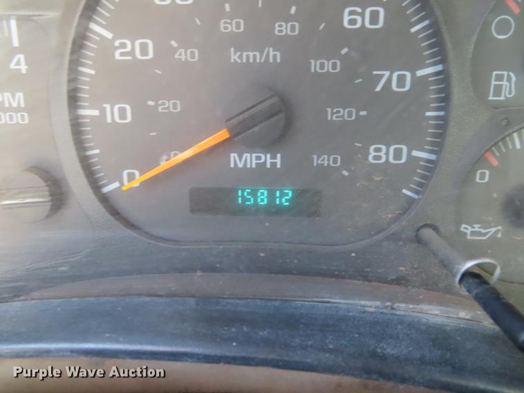 image for item DE3543 2004 Chevrolet C7500 tank truck