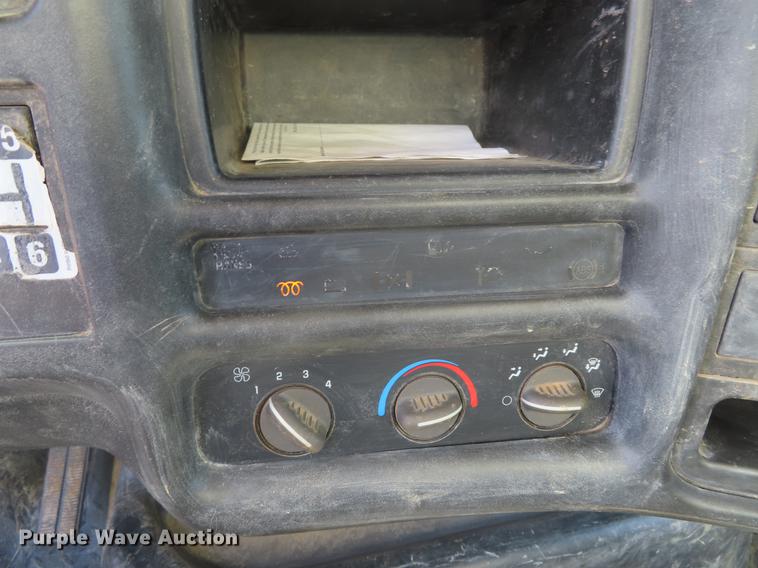 image for item DE3543 2004 Chevrolet C7500 tank truck