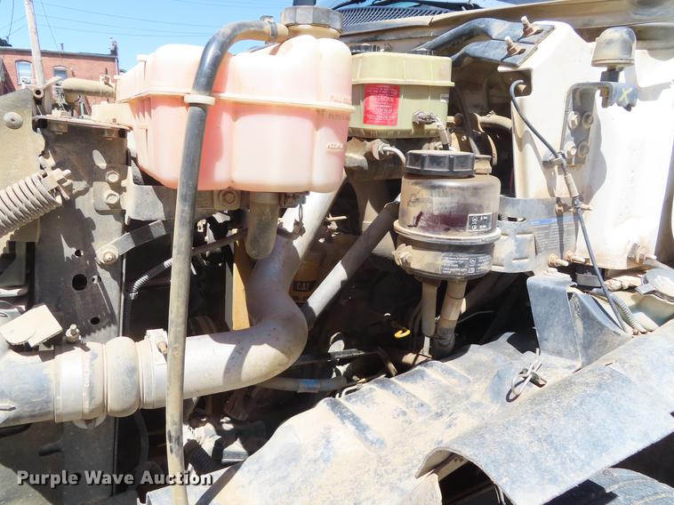 image for item DE3543 2004 Chevrolet C7500 tank truck