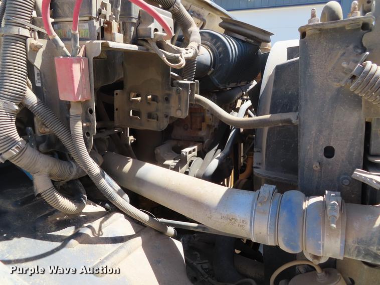 image for item DE3543 2004 Chevrolet C7500 tank truck