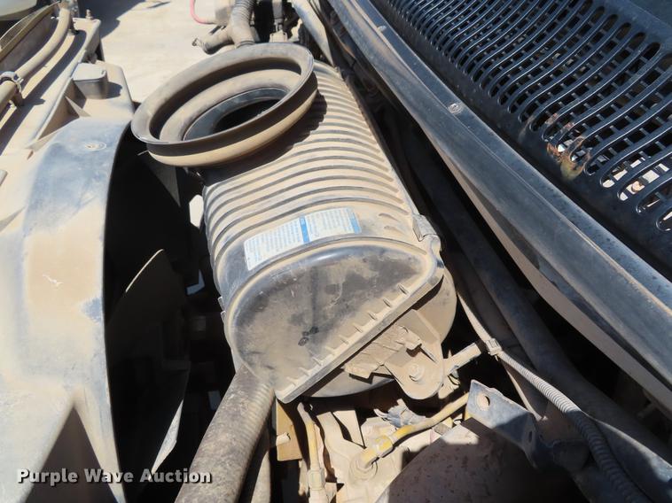 image for item DE3543 2004 Chevrolet C7500 tank truck