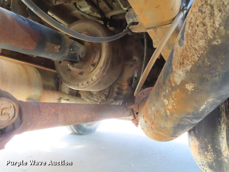 image for item DE3543 2004 Chevrolet C7500 tank truck