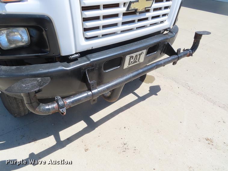 image for item DE3543 2004 Chevrolet C7500 tank truck
