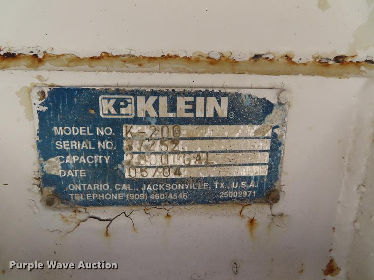 image for item DE3543 2004 Chevrolet C7500 tank truck