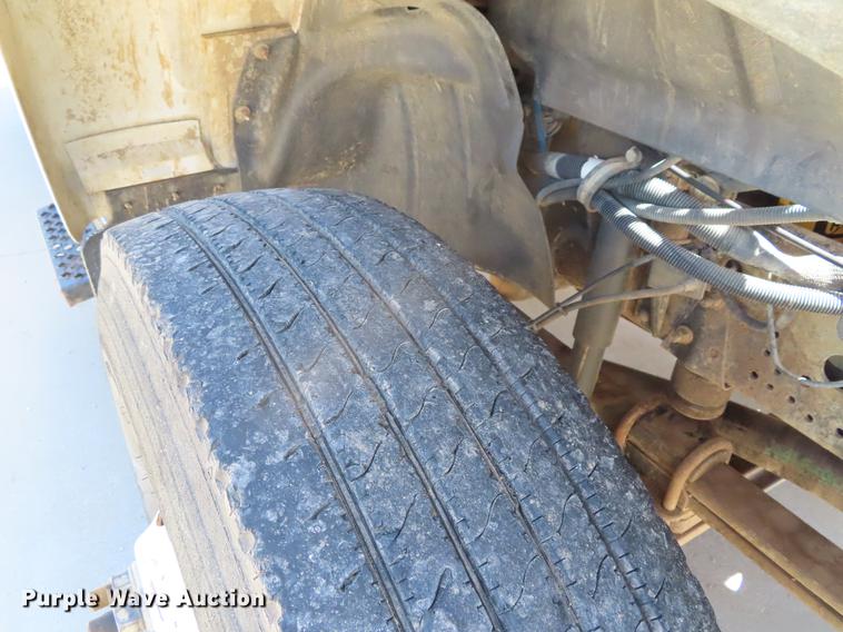 image for item DE3543 2004 Chevrolet C7500 tank truck