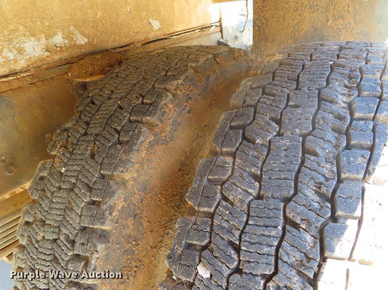 image for item DE3543 2004 Chevrolet C7500 tank truck