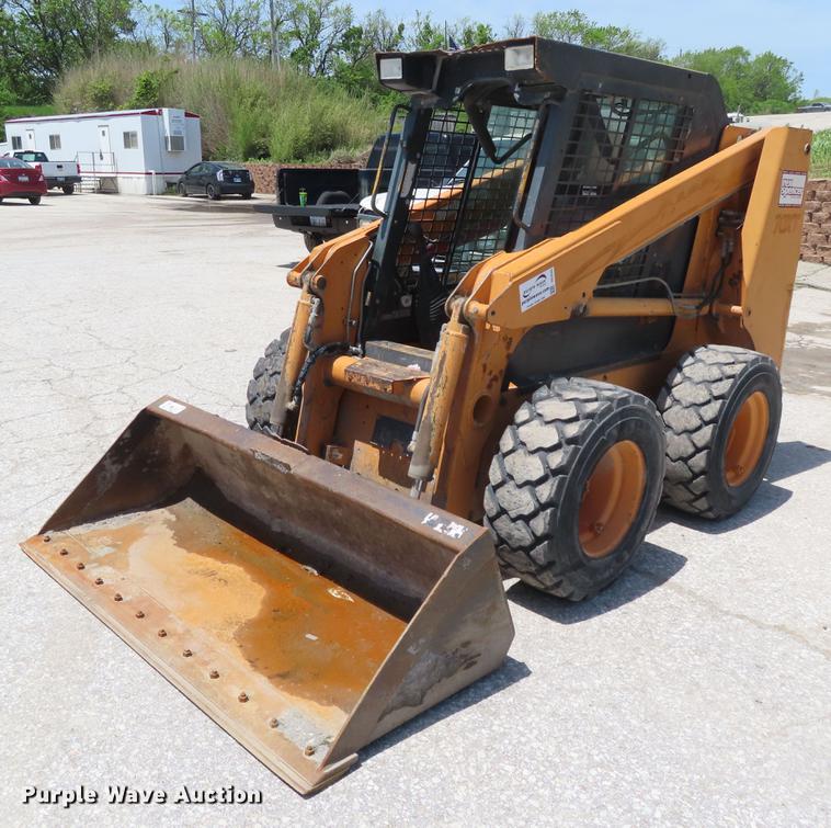image for item DE3545 2002 Case 70XT skid steer