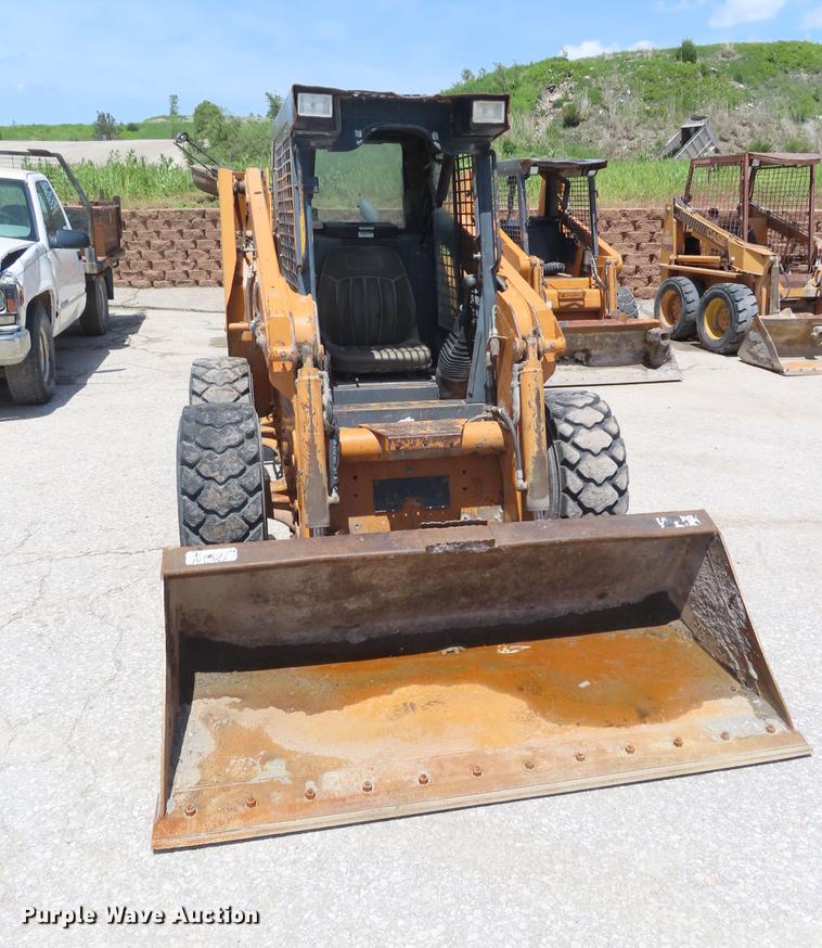 image for item DE3545 2002 Case 70XT skid steer