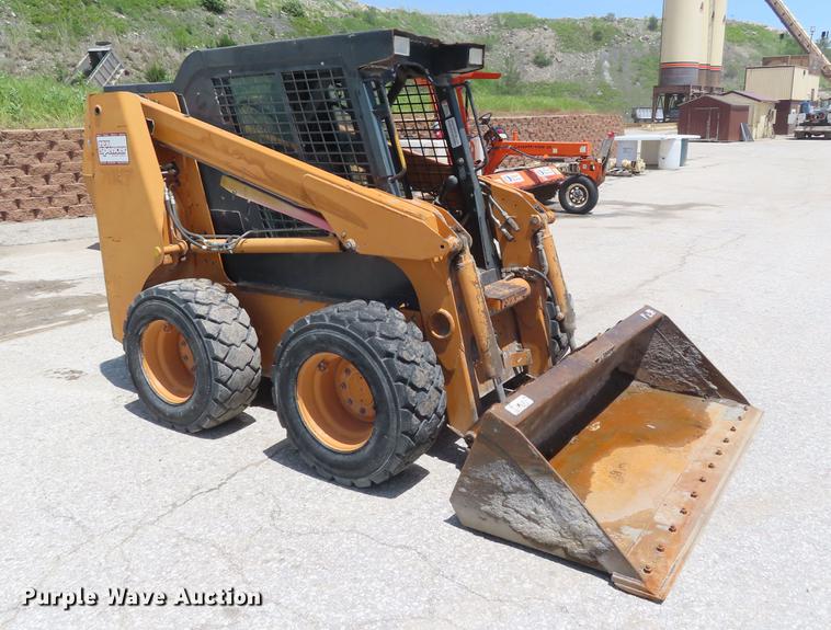 image for item DE3545 2002 Case 70XT skid steer