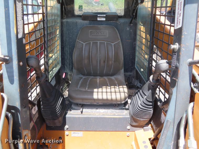 image for item DE3545 2002 Case 70XT skid steer