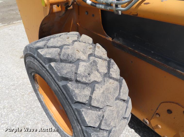 image for item DE3545 2002 Case 70XT skid steer