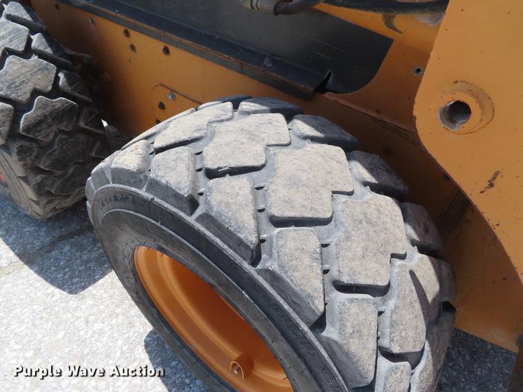 image for item DE3545 2002 Case 70XT skid steer