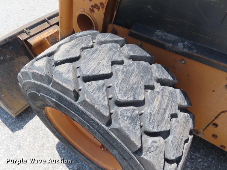 image for item DE3545 2002 Case 70XT skid steer