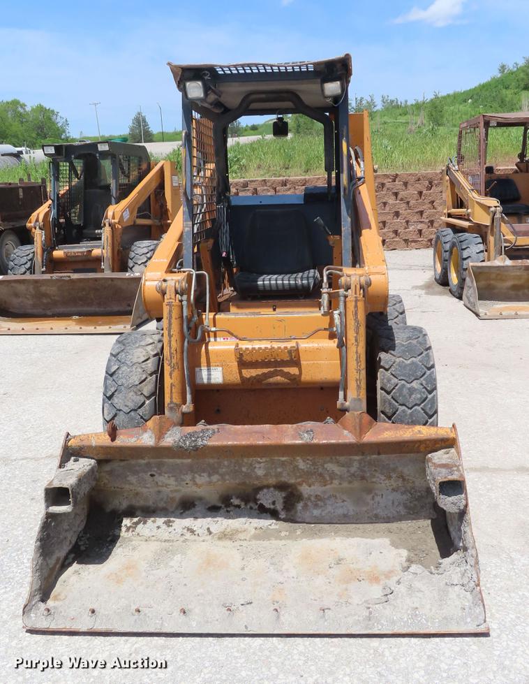 image for item DE3546 2001 Case 1840 skid steer