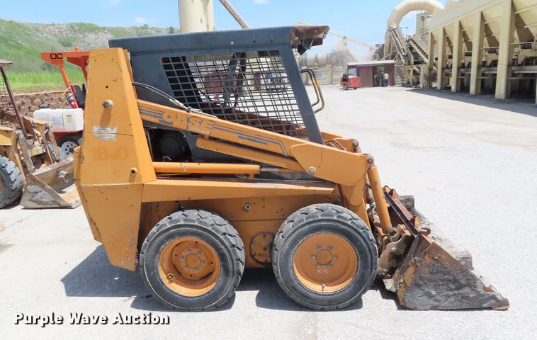 image for item DE3546 2001 Case 1840 skid steer