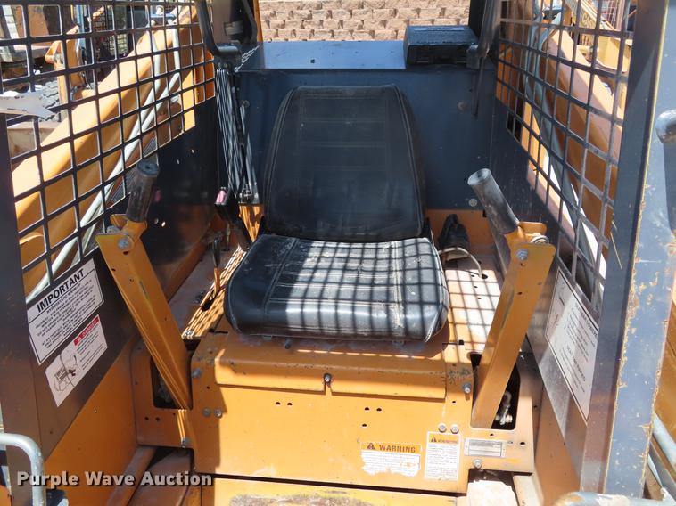 image for item DE3546 2001 Case 1840 skid steer