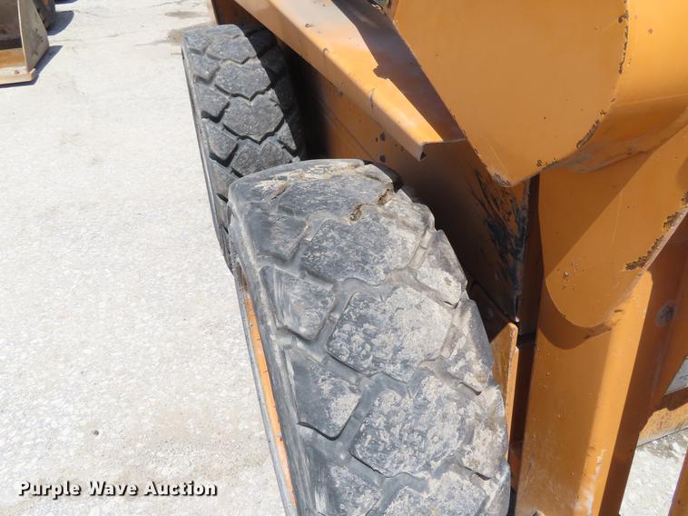 image for item DE3546 2001 Case 1840 skid steer