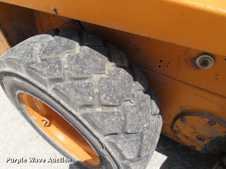 image for item DE3546 2001 Case 1840 skid steer