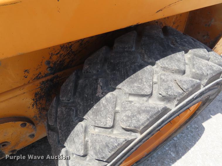 image for item DE3546 2001 Case 1840 skid steer