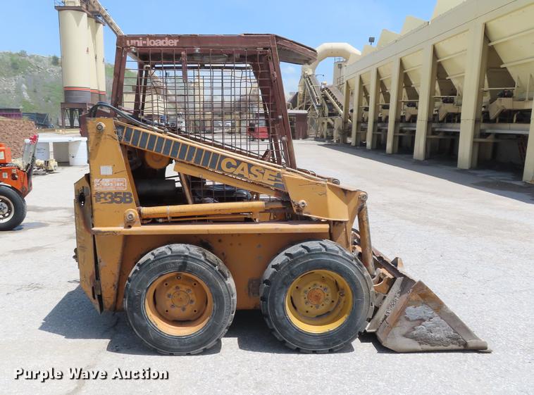 image for item DE3547 Case 1835B skid steer