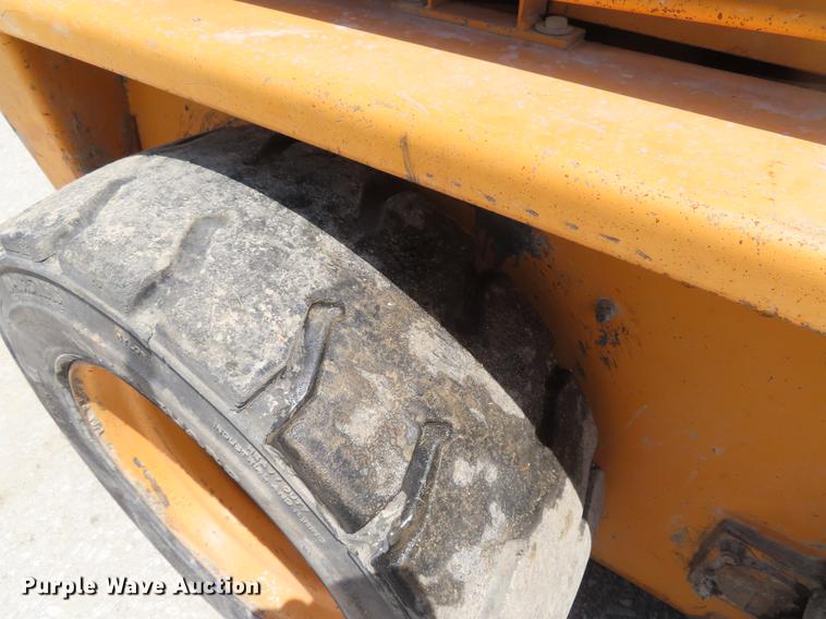 image for item DE3547 Case 1835B skid steer
