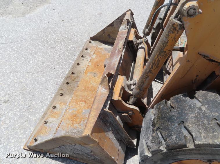 image for item DE3547 Case 1835B skid steer