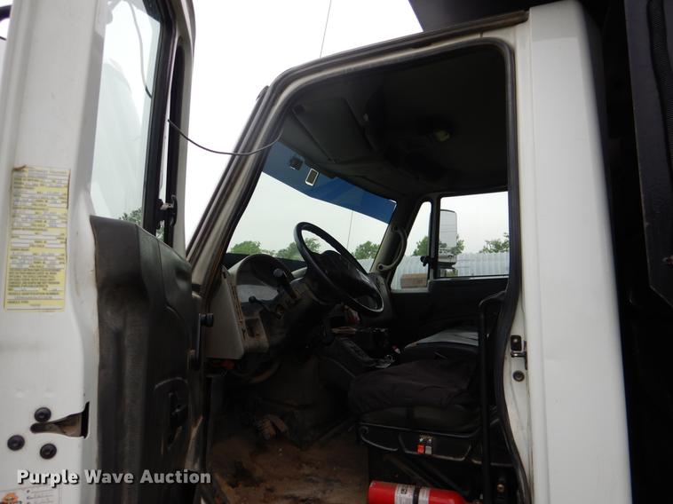 image for item DE3903 2010 International 7400 dump truck