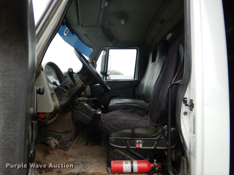 image for item DE3903 2010 International 7400 dump truck