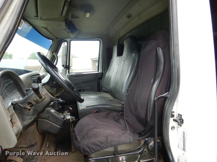 image for item DE3903 2010 International 7400 dump truck