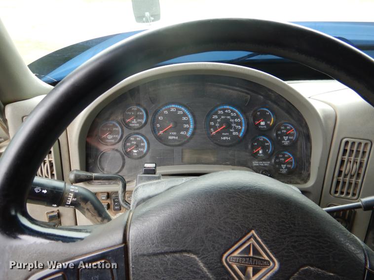 image for item DE3903 2010 International 7400 dump truck